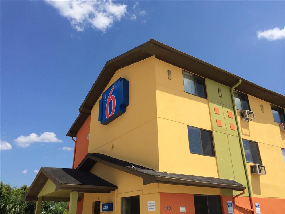 Motel 6 - Newest - Ultra Sparkling Approved - Chiropractor Approved Beds - New Elevator - Robotic Massages - New 2023 Amenities - New Rooms - New Flat Screen Tvs - All American Staff - Walk To Longhorn Steakhouse And Ruby Tuesday - Book Today And Sav Kingsland Exteriér fotografie